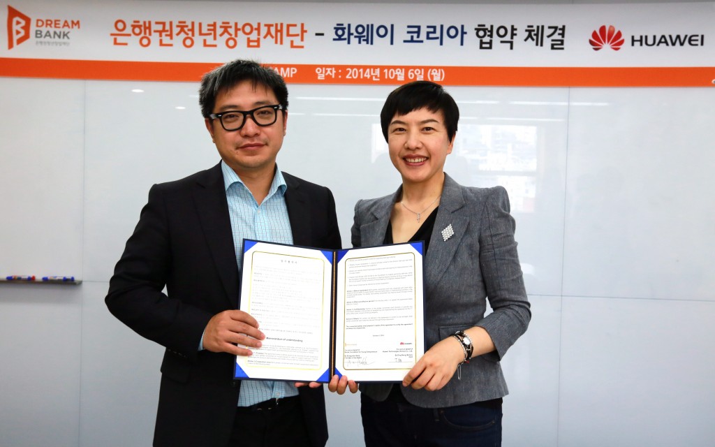 (좌)한국화웨이 켈빈딩 지사장 (우)재단 이나리 센터장