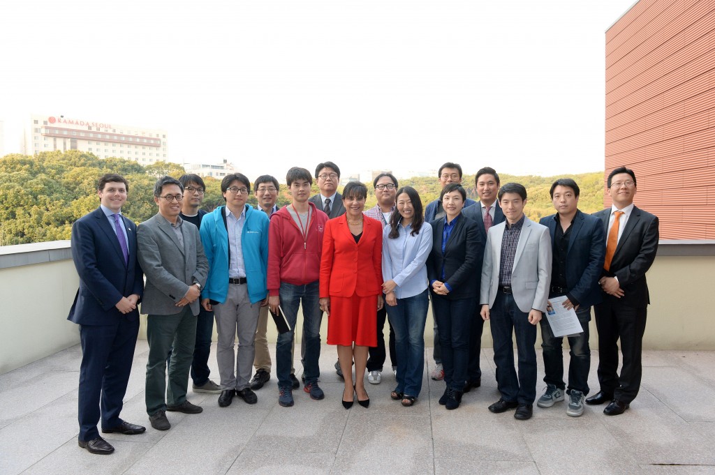 페니 프리츠커 장관과 창업자_투자자들