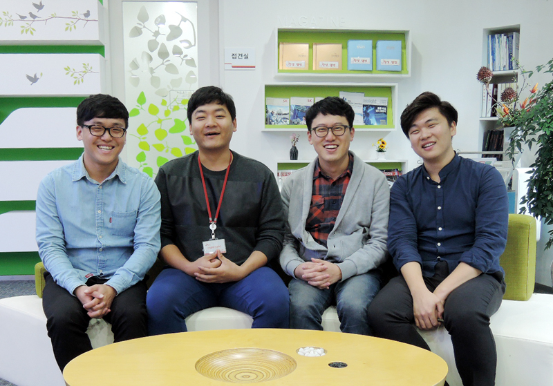 ‘(주)모임컴즈’의 공동창업자들. 왼쪽부터 박기태 CTO(26), 김진영 CEO(26), 노두현 COO(28), 이민국 CMO(28).