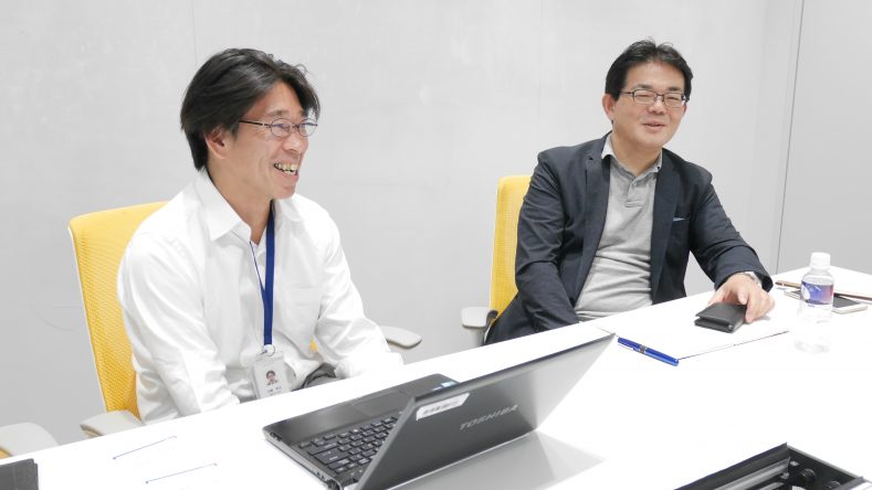 KDDI 신규비지니스추진 본부 에바타 토모히로 부장 (왼쪽), 글로벌브래인 유리모토 야스히코 대표(오른쪽) 