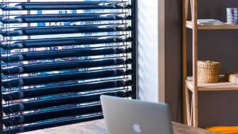 스마트 블라인드, 알고 보니 태양전지 패널