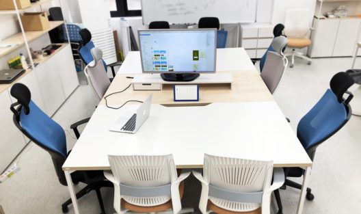 스타트업 사무실 가구 통째로 바꿨다