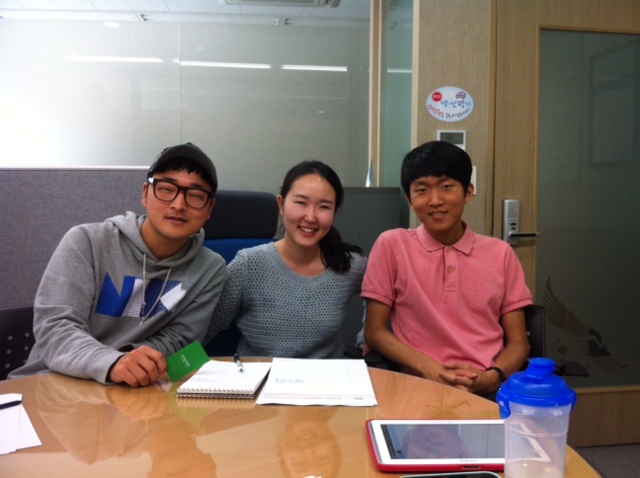 코드그루의 구성원. 왼쪽부터 오진욱 프로젝트 매니저, 김지현 대표, 심규민 개발자