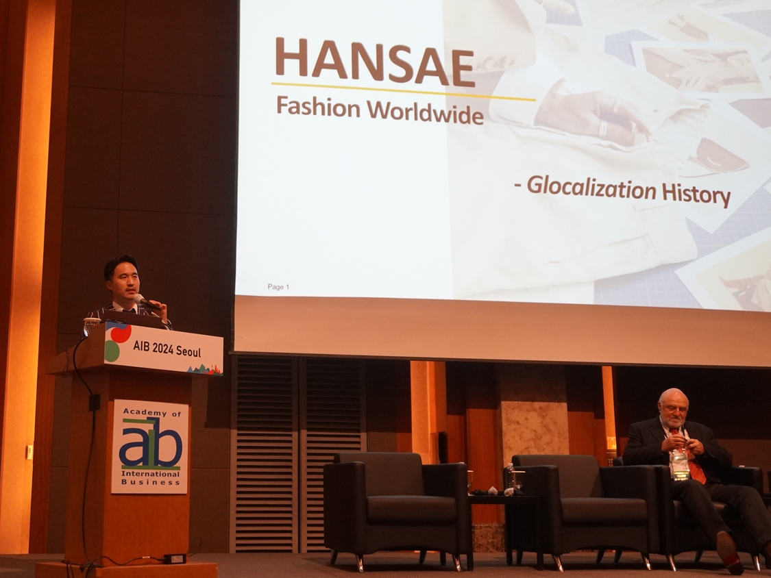 한세실업 김익환 부회장, ‘AIB’ 섬유 리더상 수상 - 뉴스 썸네일 이미지