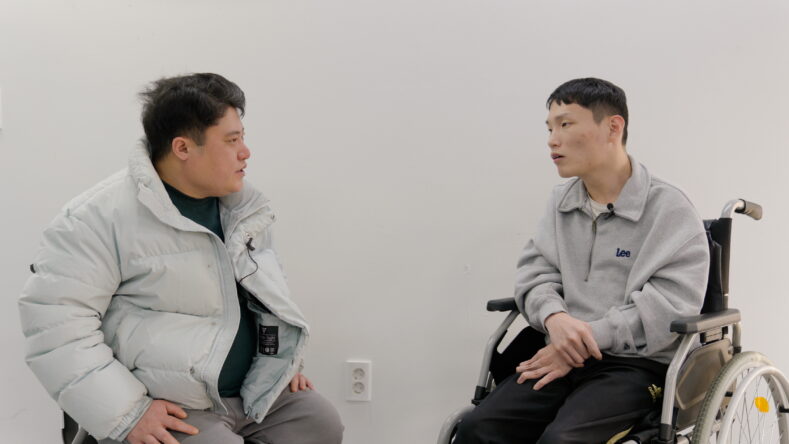 (사진설명=파일럿으로 진행한 이음 멘토링 프로그램에서의 멘토와 멘티)